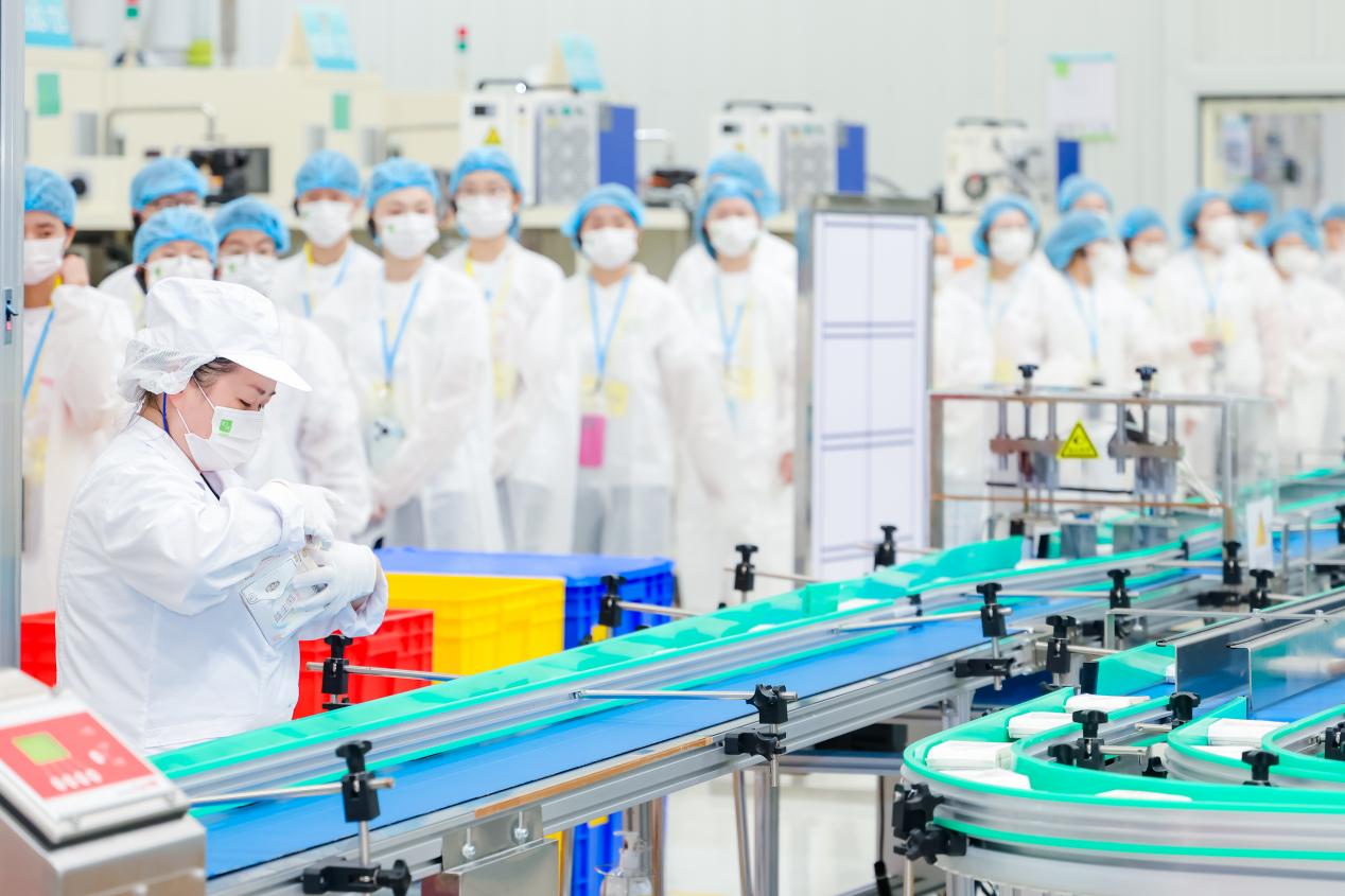 大健康管理学院师生赴重庆百亚卫生用品股份访企交流